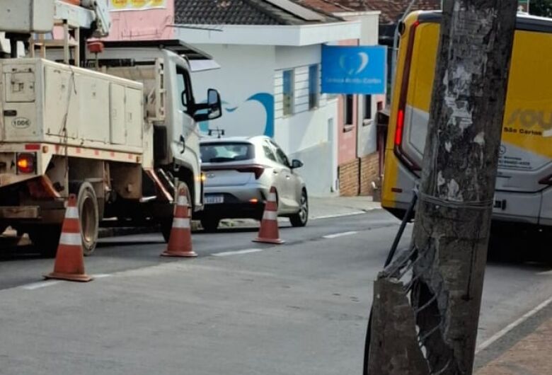 Acidente de trânsito provoca interrupção de energia em trecho do Centro de São Carlos
