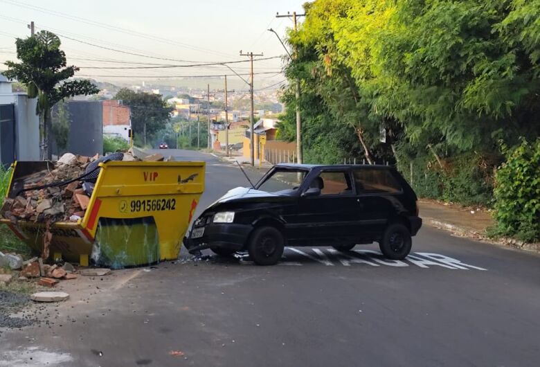 Colisão entre carro e caçamba deixa homem ferido no Jardim Medeiros