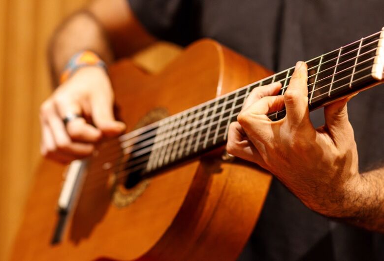 Gustavo Ortiz lança álbum “Arrasto” com show gratuito no Teatro de Bolso da UFSCar