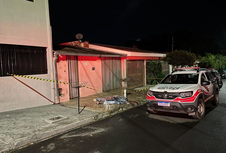 Homem é morto após avançar contra policiais com faca em São Carlos