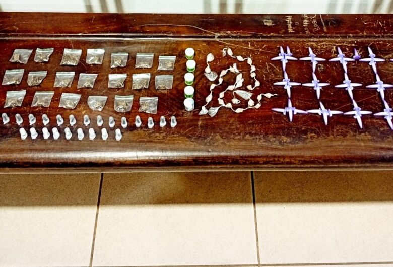 Guarda Municipal apreende drogas escondidas em lixeira no Jardim Icaraí, em Ibaté