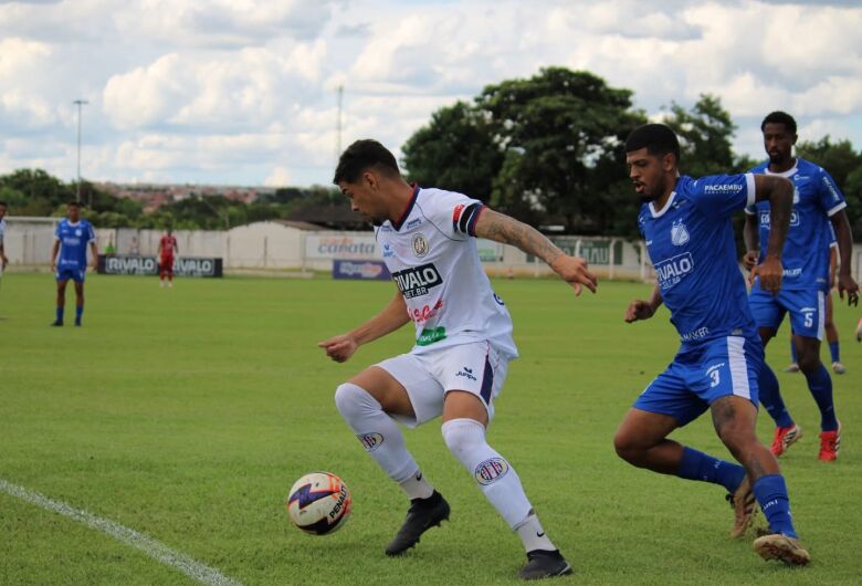 Grêmio São-Carlense empata, entra no G4 e decide vaga na semifinal em casa