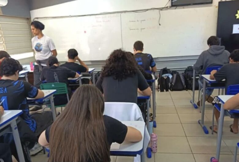 Escola Juliano Neto alcança 52 aprovações e se destaca entre escolas públicas