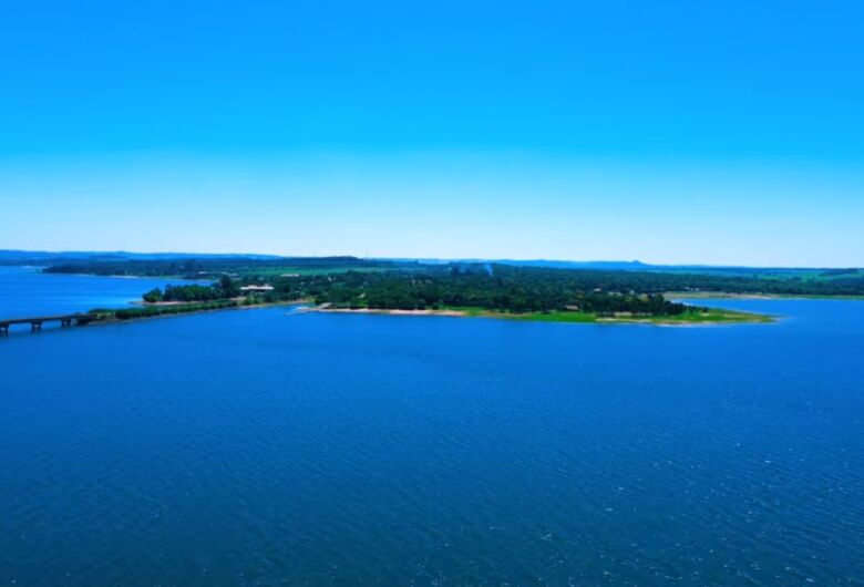 Mar de água doce no interior surpreende pelo tamanho e beleza natural