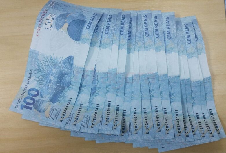 PM prende dois homens e apreende adolescente por uso de notas falsas em São Carlos e região 