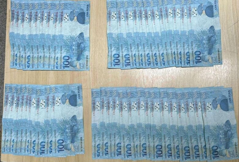 Dupla é presa na SP-215 após comprar iPhone com notas falsas