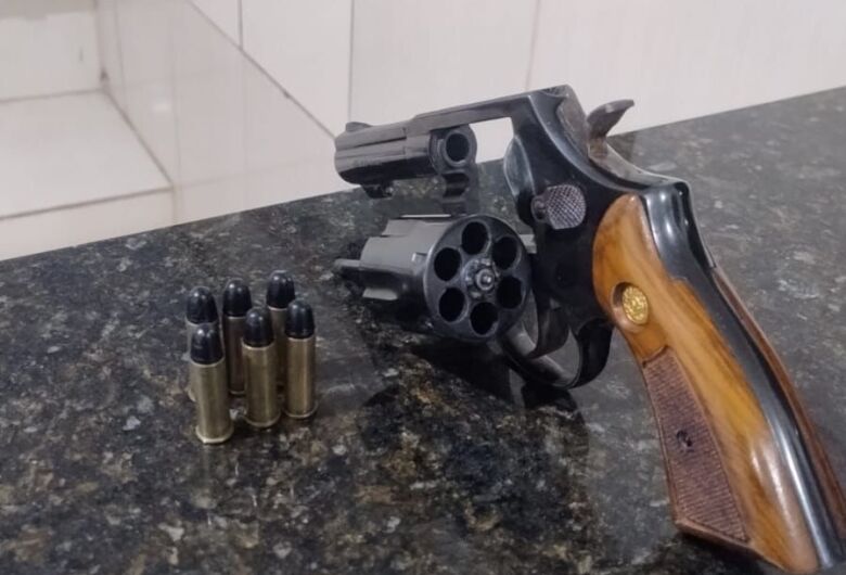 Homem é detido com revólver calibre 38 em abordagem 