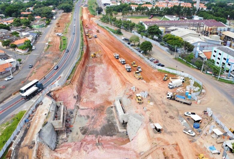 Eixo SP lança vigas de novo viaduto na SP-304 e realiza interdições rápidas em Piracicaba