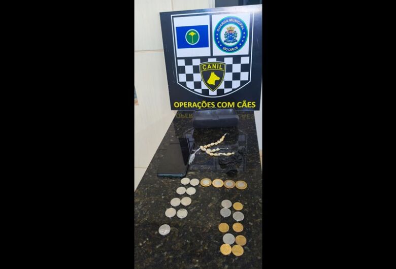 Homem é detido por tráfico de drogas em praça na Vila Costa do Sol