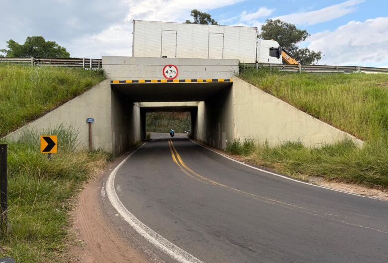 Interdição de pontilhão na SP-310 altera trânsito e transporte coletivo a partir de segunda
