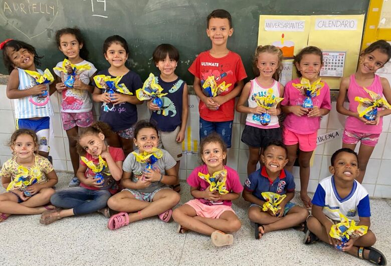 Prefeitura de São Carlos distribui 17,5 mil ovos de Páscoa para alunos da rede municipal e entidades