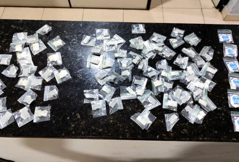 Denúncia de sequestro leva PM ao CDHU e termina com prisão por tráfico
