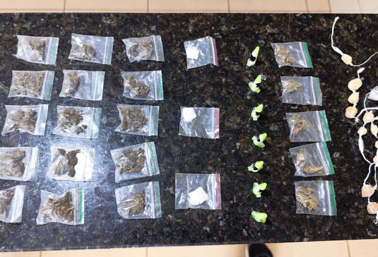 Dupla é detida pela PM com drogas e dinheiro no Jardim Hikare