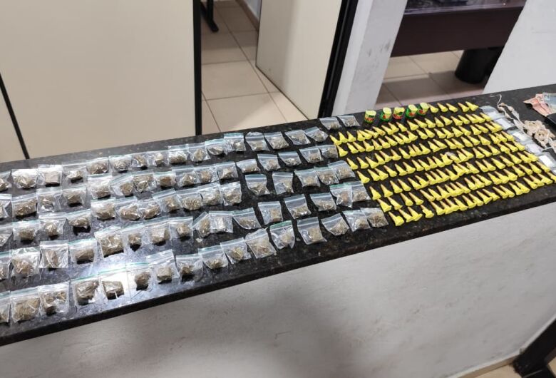 Adolescente é detido pela ROCAM com grande quantidade de drogas no Aracy