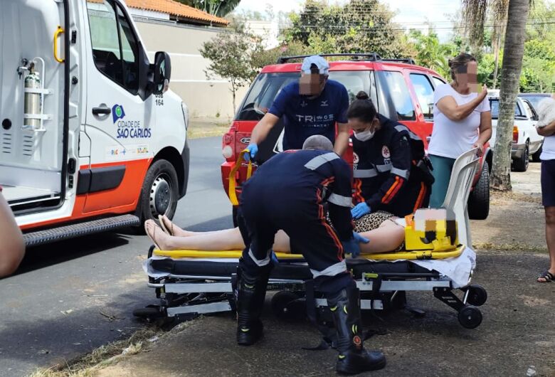 Colisão contra caçamba deixa gestante ferida no Parque dos Timburis