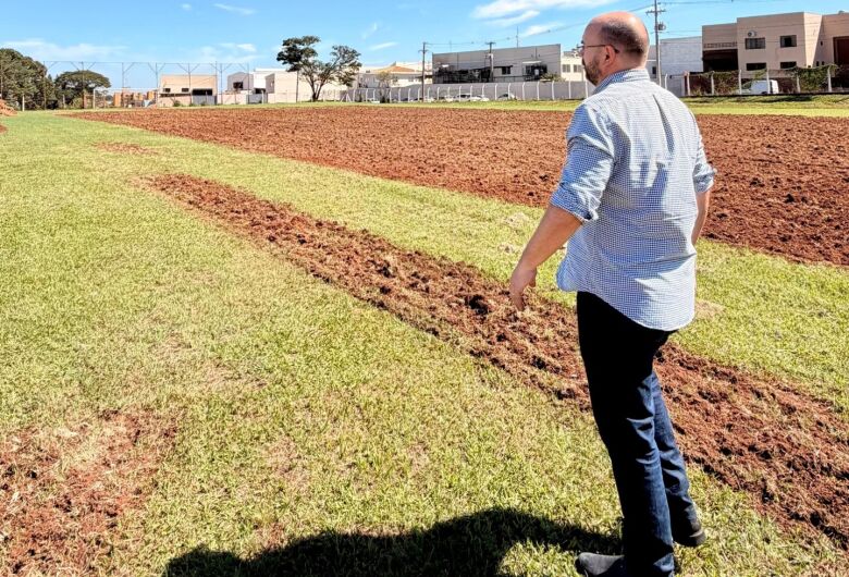Prefeitura investe R$ 400 mil na reforma de estádios e praças esportivas