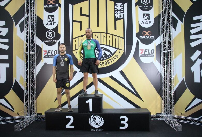 Rafael Castro conquista vitória por finalização no Sul-Americano da CBJJE