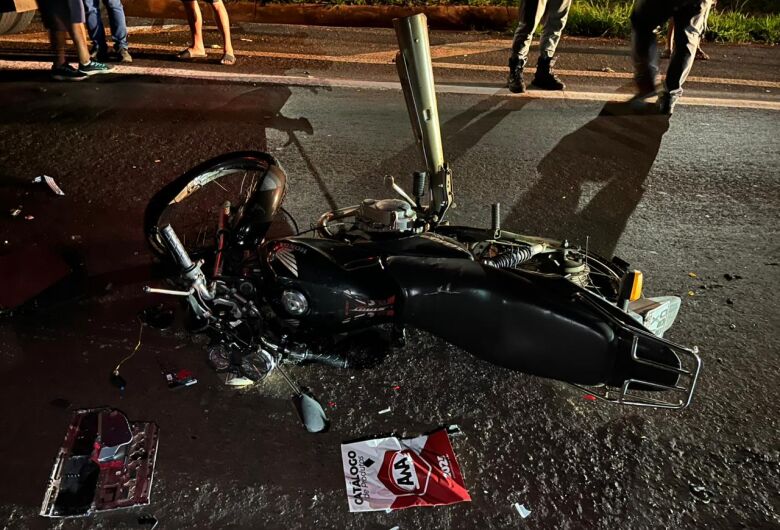 Homem morre após ser atropelado por moto na SP-255