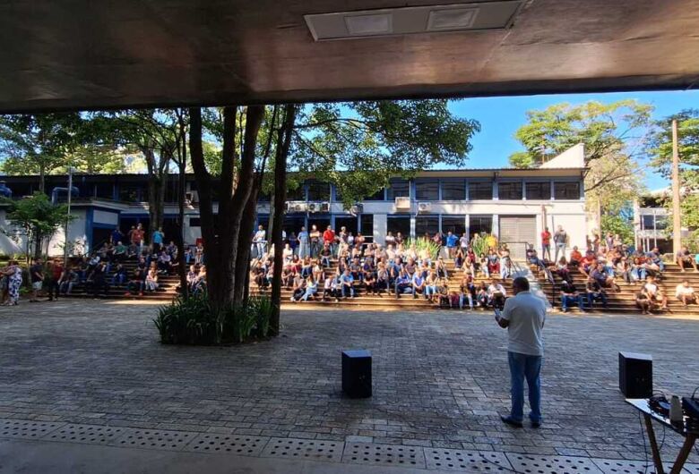 Servidores técnico-administrativos da USP entram em greve e mobilização atinge campus de São Carlos