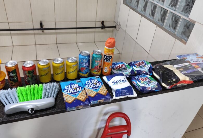 Idosa de 67 anos é detida por furto em mercado na Vila Nery