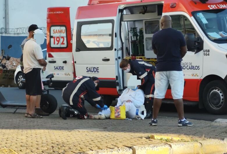 Colisão entre moto elétrica e carro deixa casal ferido no São João Batista