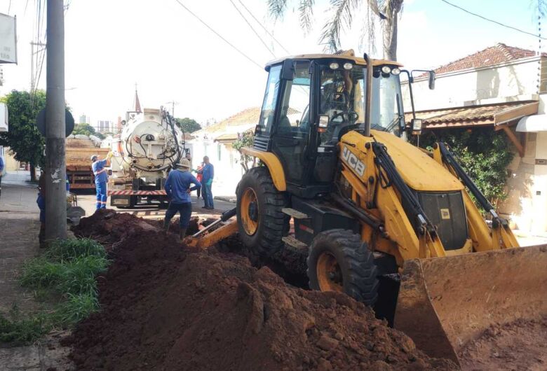 SAAE conclui manutenção emergencial em rede de esgoto na Rua José Bonifácio