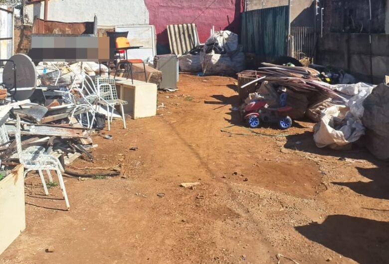 Operação fiscaliza depósitos de sucata e interdita estabelecimento