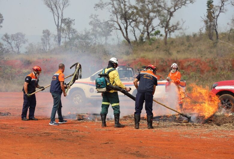 Defesa Civil de São Carlos participa de capacitação da Operação SP Sem Fogo para período de estiagem