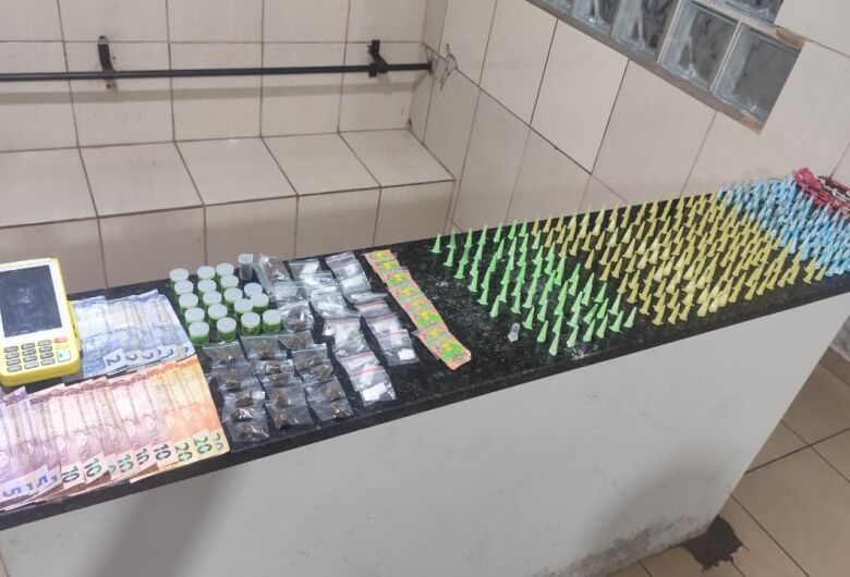 Adolescente é detido pelo BAEP com grande quantidade de drogas e dinheiro no São Carlos 8 