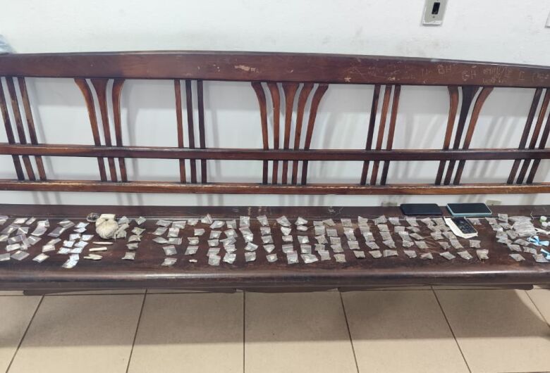 Operação Impacto Adaga apreende drogas e detém dois menores no São Carlos 5