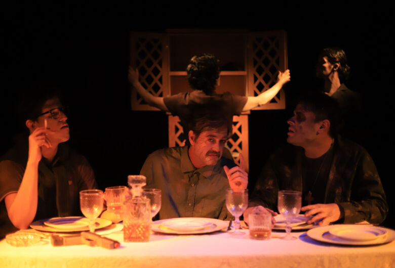 Teatro Municipal recebe a premiada peça “A Louça da Cristaleira” nesta sexta