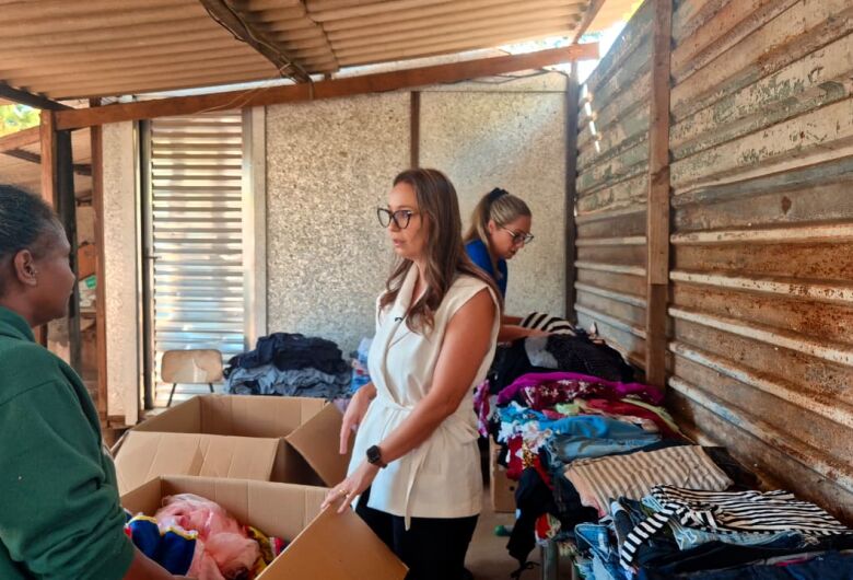 Fundo Social realiza bazar itinerante e atende famílias em ocupação no Cidade Aracy