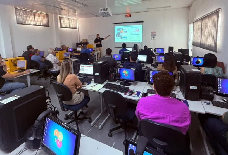 Servidores passam por capacitação sobre monitoramento de eventos climáticos