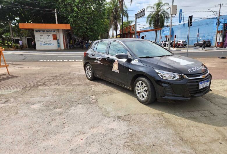 Operação da Prefeitura fecha boxes irregulares na Praça do Comércio
