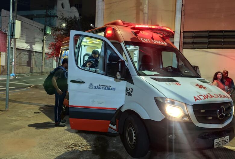 Briga de casal termina em esfaqueamento na Praça do Mercado