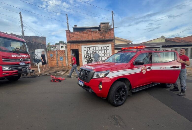 Homem ateia fogo na casa da ex-esposa no bairro Monte Carlo