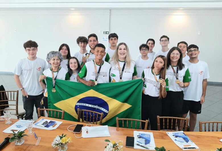 CPP homenageia Escola Sebastião por Medalha de Ouro conquistada no Camboja