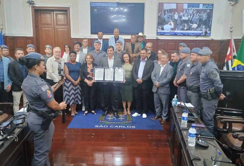 Câmara homenageia Coronel Cardeal com Moção de Reconhecimento