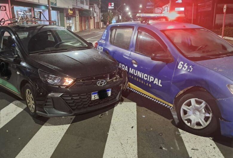 Viatura da GCM se envolve em acidente no Centro