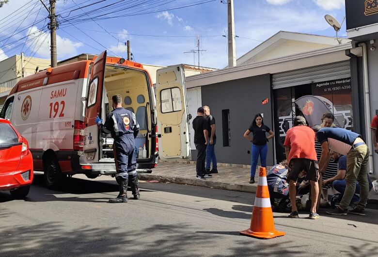 Motociclista fica ferido após colidir na traseira de caminhonete 
