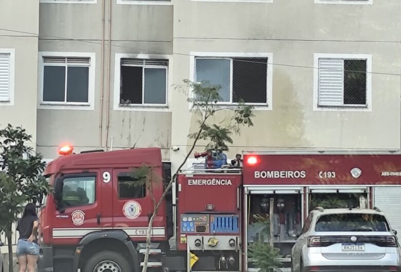 Incêndio em apartamento mobiliza bombeiros na região do Parque Faber