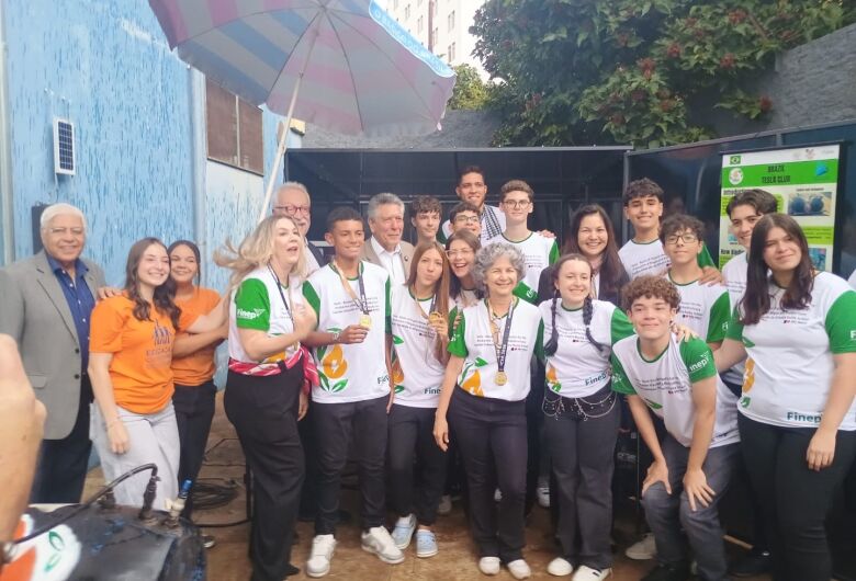 Presidente da FINEP fica "maravilhado" com estudantes da Sebastião de Oliveira Rocha