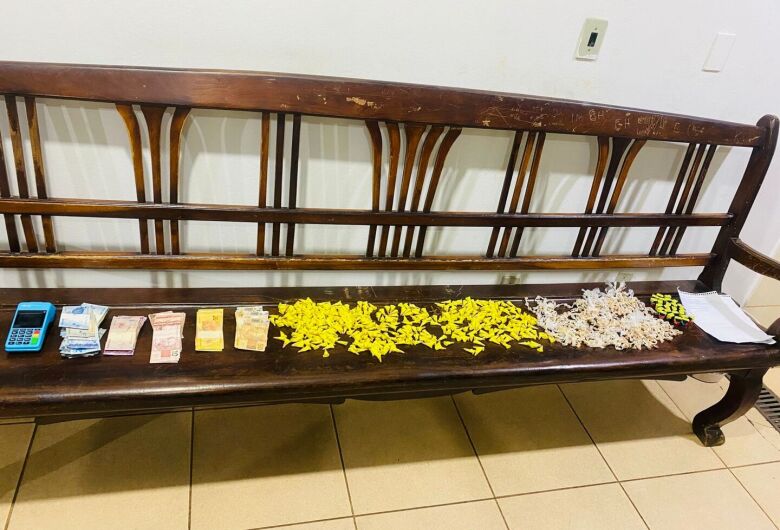 PM apreende drogas e dinheiro em residência no Cidade Aracy 2