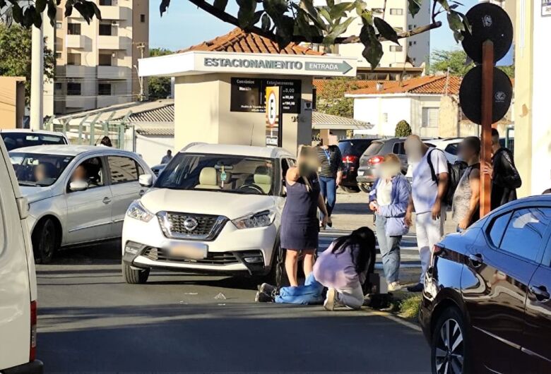 Idoso fica ferido após ser atropelado próximo à Santa Casa