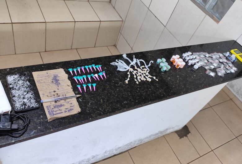 Tráfico de drogas no Jardim Gonzaga termina com homem detido pela PM