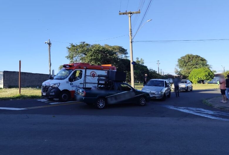 Colisão frontal entre veículos deixa criança ferida no Jardim Beatriz