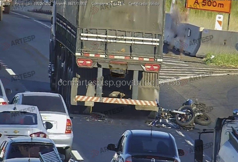Motociclista morre após colisão com carreta na SP-310