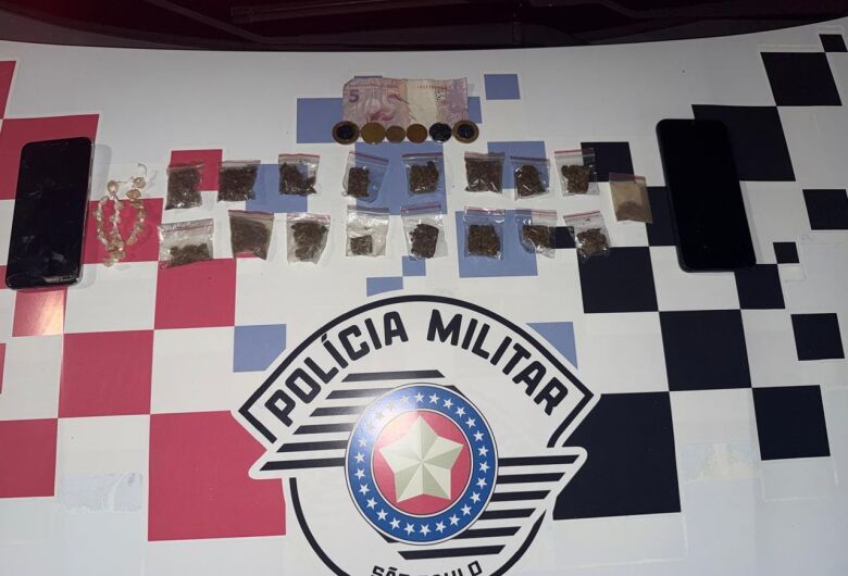 Tráfico em praça pública termina com prisão em flagrante em Brotas