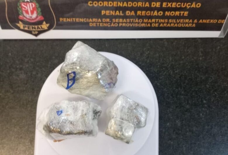 Jovem é presa ao tentar entrar com drogas escondidas na comida em penitenciária da região