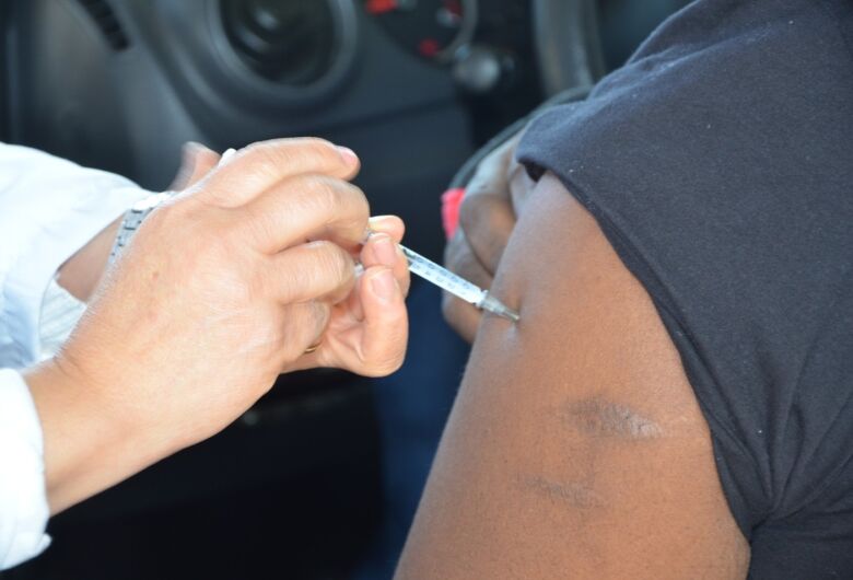 Vacinação contra dengue tem público ampliado a partir desta terça-feira
